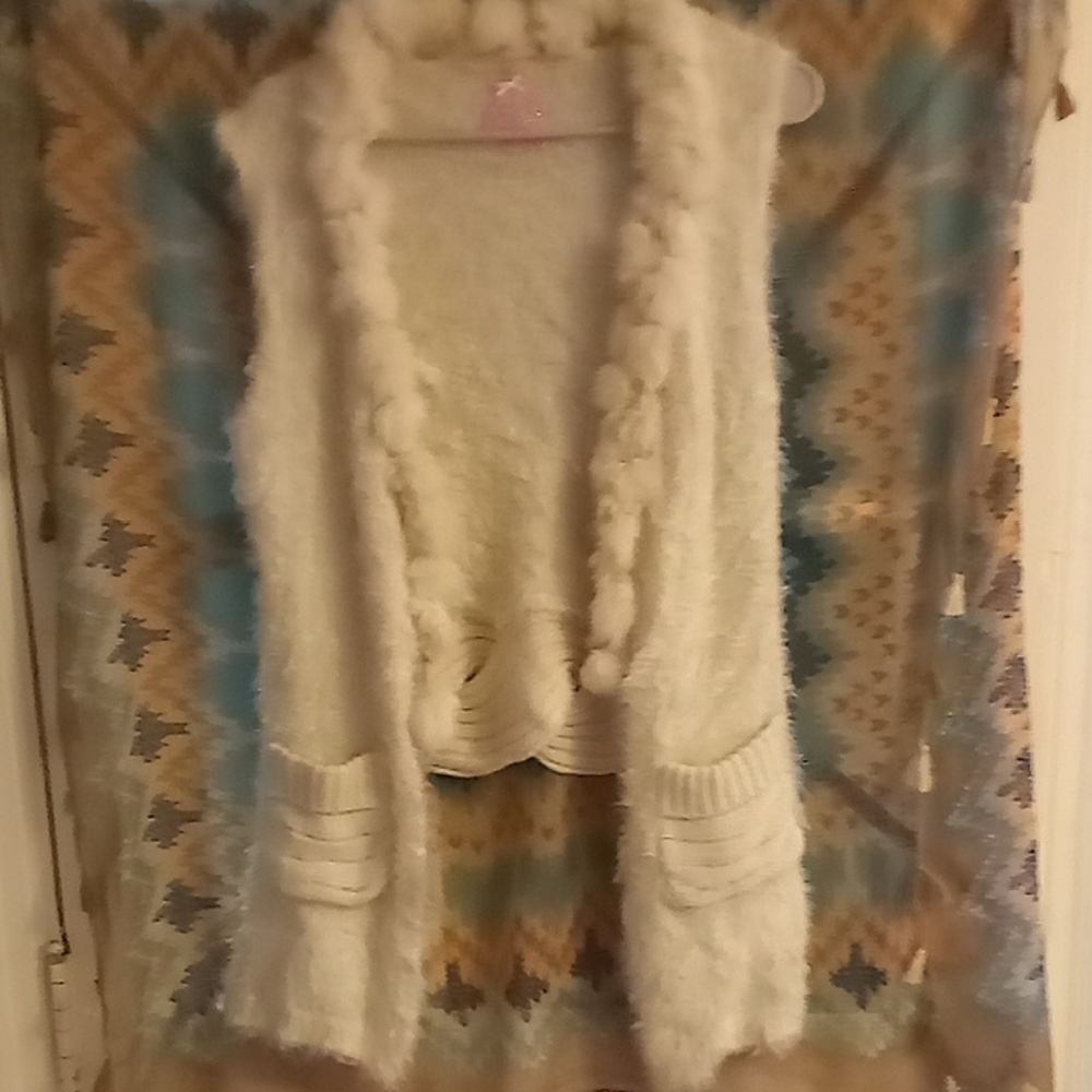 This Feels Like Rabbits Fur Im Not Sure That It Is Though.